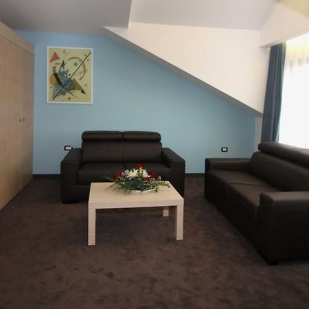 Hotel International Prishtina & Spa Приштина Номер фото