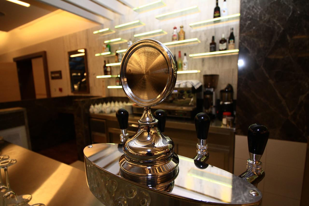 Hotel International Prishtina & Spa Приштина Экстерьер фото