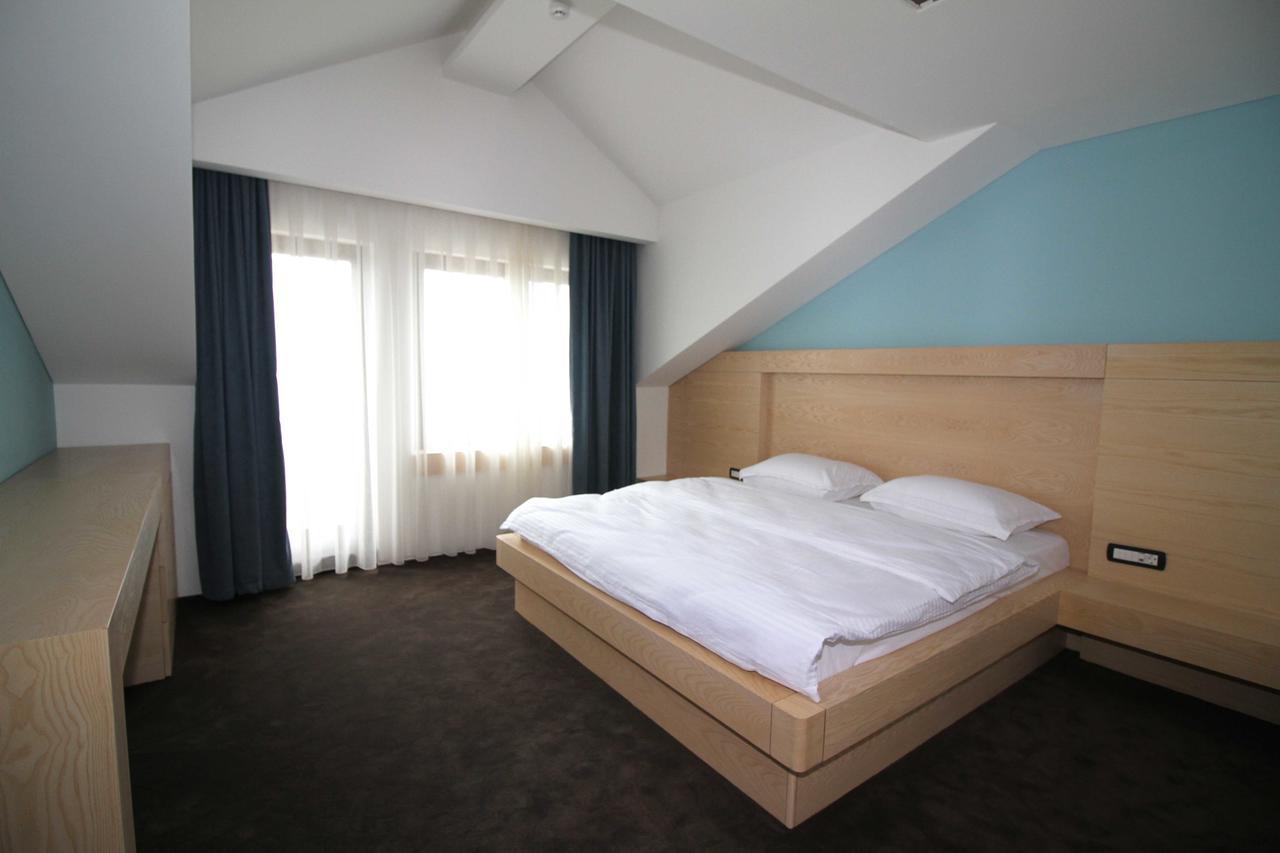 Hotel International Prishtina & Spa Приштина Экстерьер фото