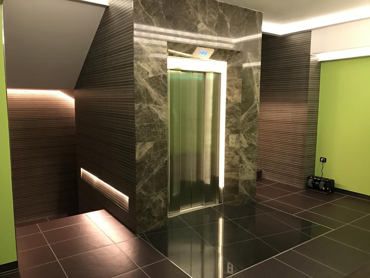 Hotel International Prishtina & Spa Приштина Экстерьер фото