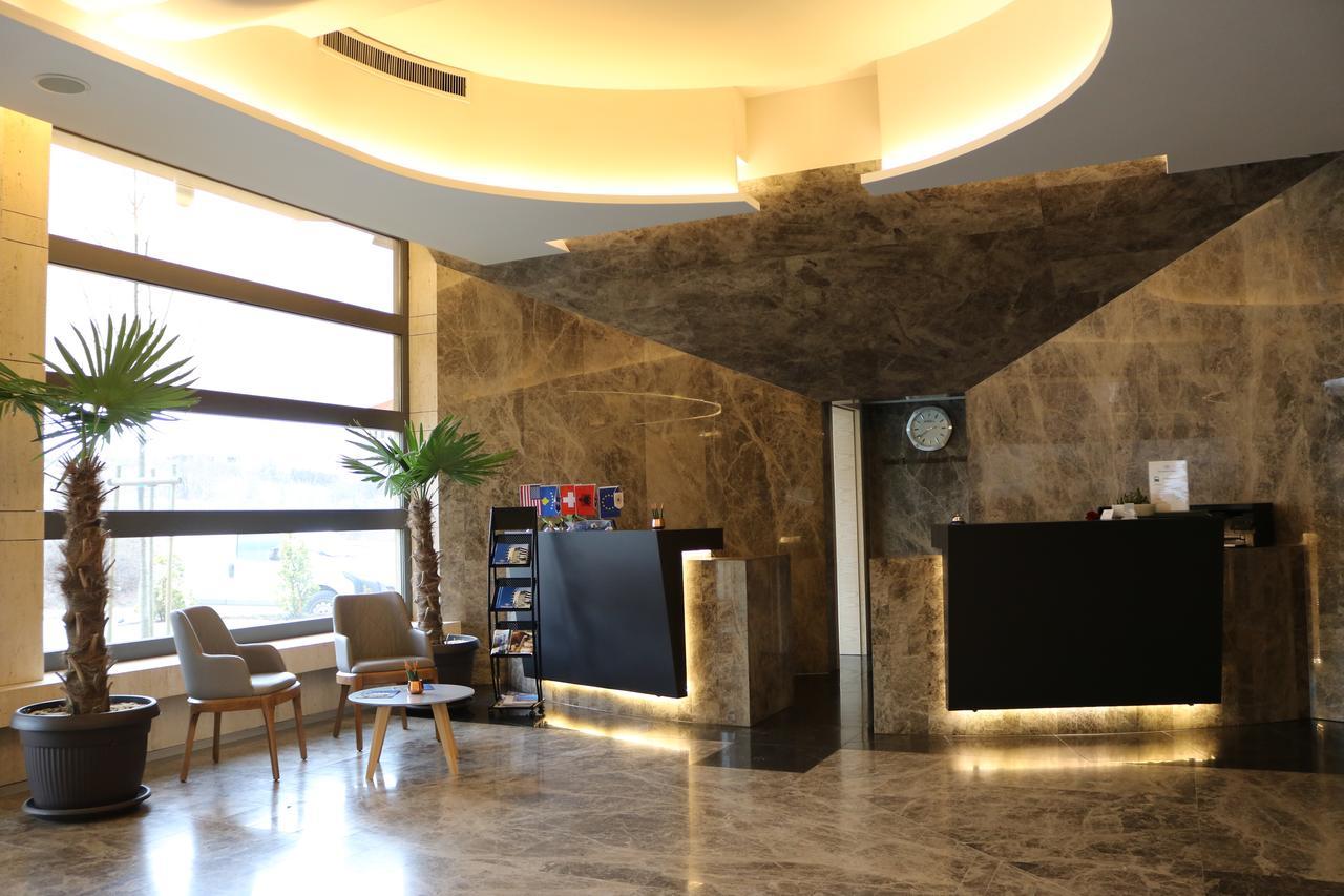 Hotel International Prishtina & Spa Приштина Экстерьер фото